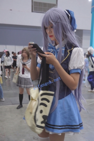 【xxn-347】蓝色制服过膝袜cos小姐姐..半蹲拍照被CD浅绿内