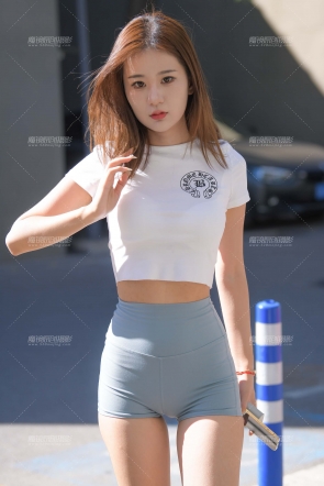 yy780[一始专区] 蓝色瑜伽短裤小妹