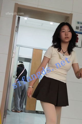 csg012原创抄底短裤肉丝长筒靴美女