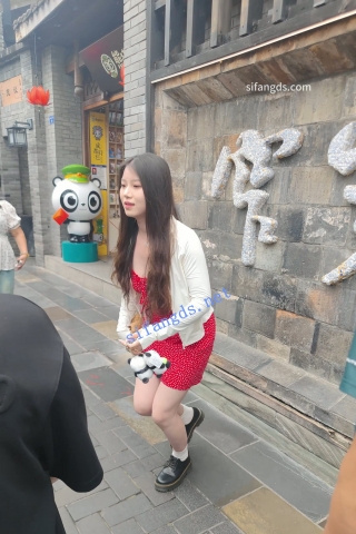 CS102【CSCD】红色连衣裙小姐姐和闺蜜旅游打卡，白色内内