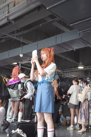 【xxn-256】明日香制服cos小姐姐..粉色内带翅膀弯腰坐镜头