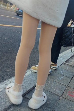 4k街拍站台极品长腿肉丝