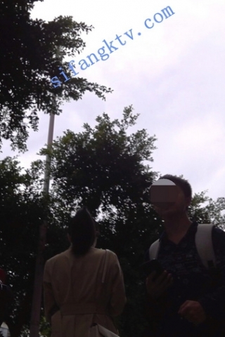 kc171（空城原创）长相清纯的牛仔短裙丝袜妹子，黑窄N诱惑