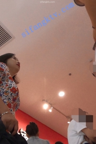 kc381（空城原创）带孩子参加活动的花裙少妇，肉色NN大屁股