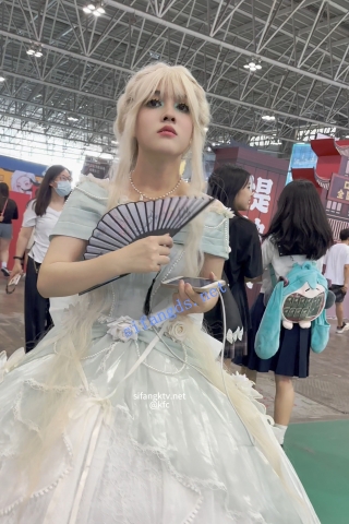 trump991【KFC】漫展萝莉两部小合集。红色桃心内内可爱系。低角度CD