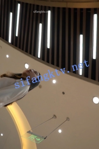 kc829（空城原创）微胖白裙小姐姐逛商场，淡黄窄N包裹肥臀