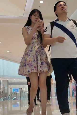 CS014【CSCD】印花连衣裙美女和男朋友逛街，黑色窄内