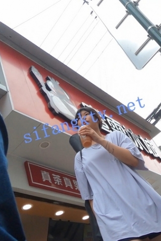 kc596（空城原创）背着吉他的可爱学生妹，短裙淡灰NN