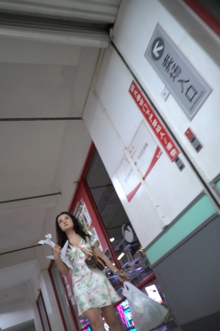 kc1460（空城原创）超市购物完准备离开的花裙少妇，肉色透明N