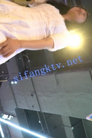 kc887（空城原创）白裙微胖少妇带孩子玩，蕾丝边纯白N包裹肉臀