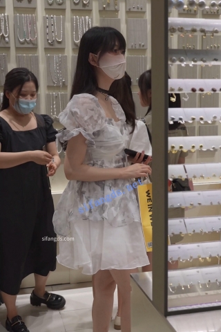 (BC-AA-398)蕾丝公主裙气质美女..无痕浅粉内..腋毛没刮干净