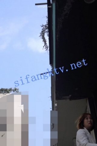 kc407（空城原创）上班打扫卫生的黑皮裙少妇，薄丝微透白N肉臀