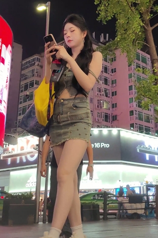 XM210蓝色牛仔短裙美女主播公司出来团建，蓝色内内