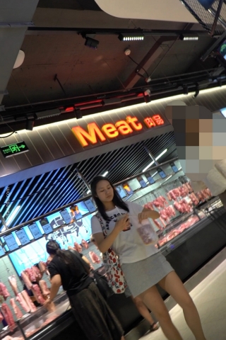 kc1468（空城原创）超短灰裙美艳小少妇逛超市，灰N包裹肉臀