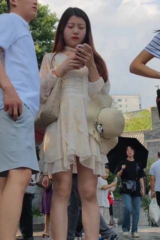 XM087黄色连衣裙小姐姐和男朋友出来旅游，黄色内