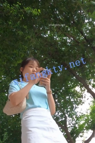 kc602（空城原创）白短裙小姐姐等公交车，干净微透白N包裹肉臀