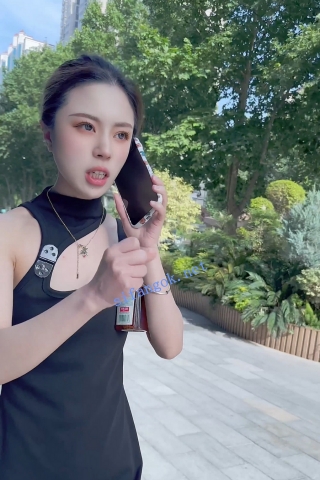 trump1344【KFC】服装店店员持续CD第三部。中午下班和男友打电话被CD