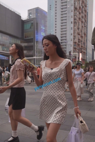 (BC-AA-653)一箭双雕两位小姐姐..粉色窄内透心凉+宽松裙白内