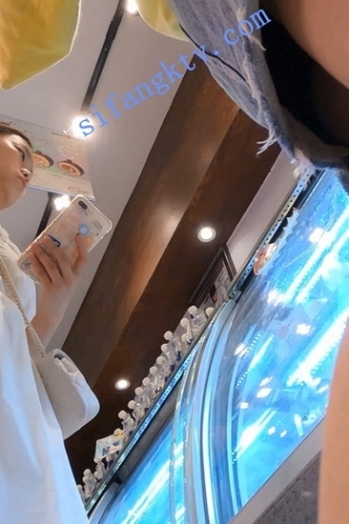 kc373（空城原创）和朋友一起买面包的白裙妹子，肉色NN脏了