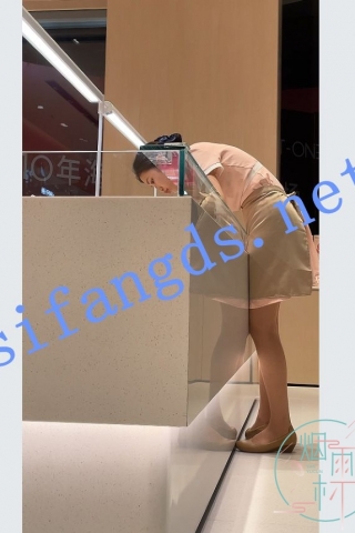 ⭐⭐【KKCD㊙️】3243-抄底好利来肉丝店员可爱斑点内裤