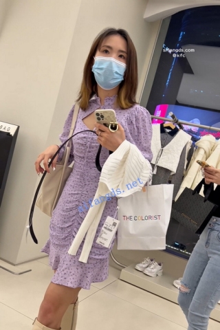 trump1214【KFC】紫色长裙少妇和闺蜜逛街·蓝色蕾丝内内超长跟拍