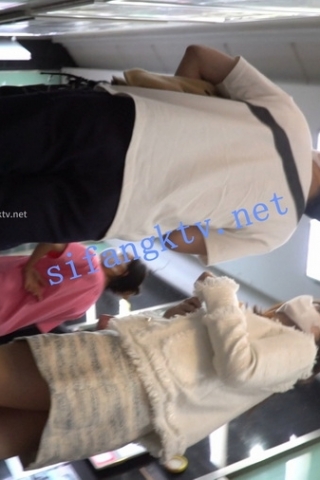 kc790（空城原创）和男友等电梯的短裙小姐姐，前后C微透白窄N