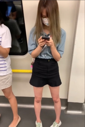 【n159系列CD】4.地铁可爱内八站姿小姐姐