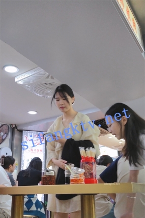 【KXCD】034白色连衣裙清纯女大学生和同学逛街，蓝色NN