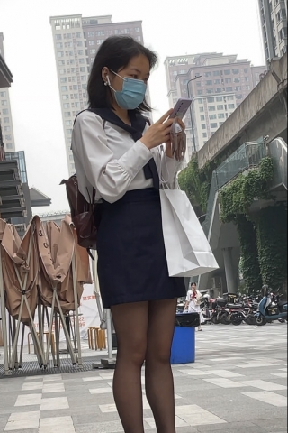 【㊙️新KingKCD】CD2503//黑丝制服小姐姐背着书包买面包被