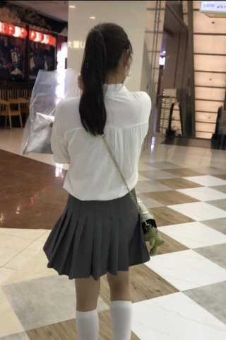 TK392-原创 投稿 抄底叠穿薄丝的马尾妹子小灰内