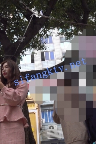 kc591（空城原创）街边等人的粉裙小姐姐，肉色腿袜性感白N