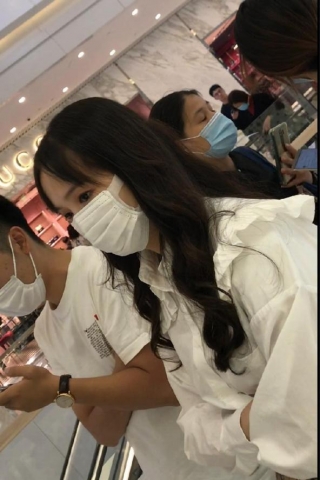 TK343-投稿 原创 极品肉丝JK裙长时间跟拍 都贴到屁股上了