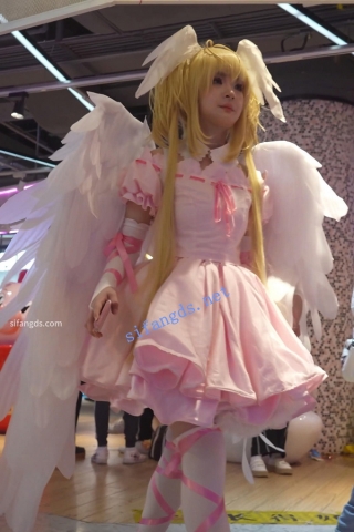 【xxn-244】两次抄底cos小姐姐..制服窄内..坐在墙边走光