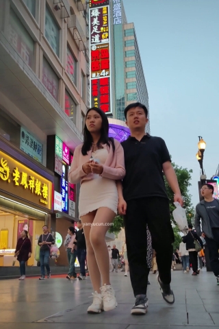 XM219白色包臀裙肉色丝袜小姐姐，白色内内