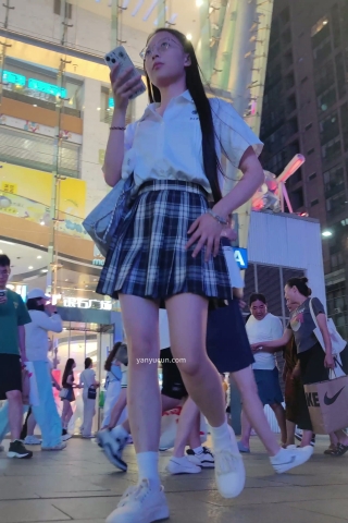 XM226JK带眼镜小姐姐，粉色内内