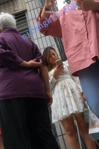 kc285（空城原创）接孩子的花裙美艳少妇，开档打底裤透明白N