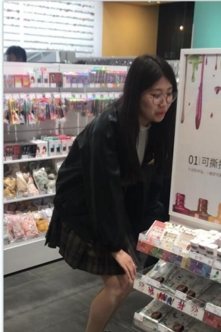 TK356-原创 投稿 抄底jk裙眼镜妹超薄肉丝粉色爱心