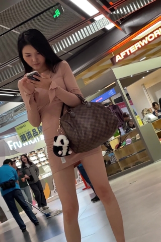 MG005【芒果CD】性感少妇挂包带熊猫露毛毛