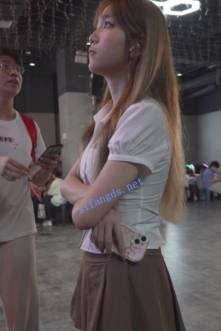 (BC-AA-434)百褶裙美女竟然无打底逛街..花纹纸内裤前后CD