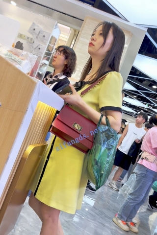 trump1179【KFC】长裙少妇独自逛街等奶茶。白色透明内内前后CD